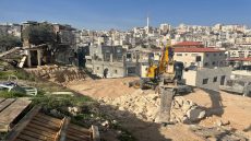 الاحتلال يجبر مقدسيا على هدم منزله في بلدة أم طوبا جنوب القدس