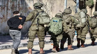 اعتقال مواطنين من بدو وبيت سوريك شمال غرب القدس