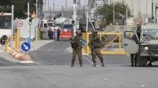 قوات الاحتلال تنصب حاجزين عسكريين جنوب وغرب بيت لحم