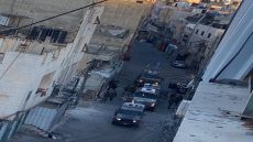 الاحتلال يعتقل مواطنا من مخيم الفوار ويغلق بوابة البادية الجنوبية لمسافر يطا جنوب الخليل