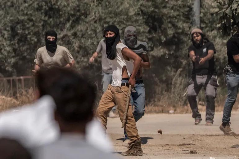 مستعمرون يحرقون مطعما قرب بلدتي اللبن الشرقية وعمورية جنوب نابلس جنوب نابلس