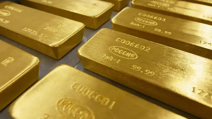 الذهب قرب أدنى مستوى في سبعة أشهر مع ارتفاع عوائد سندات الخزانة وتوقعات رفع الفائدة