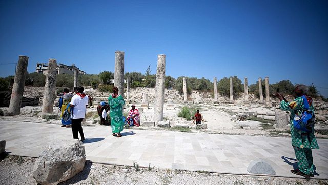 مستعمرون يغلقون الطريق المؤدي إلى بئر سبسطية شمال غرب نابلس